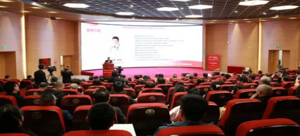 2025年3月21日，“‘松论健康，龄铸经典’-中西医结合防治高血压全国学术交流会”在成都举办。